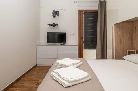 TV and multimedia, Bedroom, towels