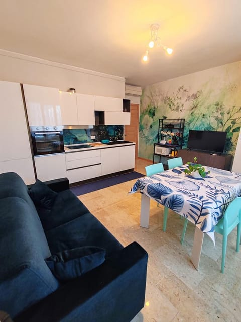 Living room, Lunch