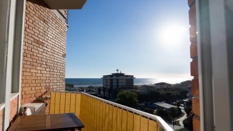 suggestivo attico vista mare monti con parcheggio Apartment in Viareggio