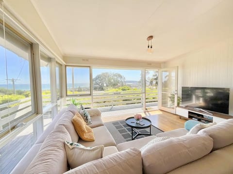Communal lounge/ TV room, Living room, Seating area