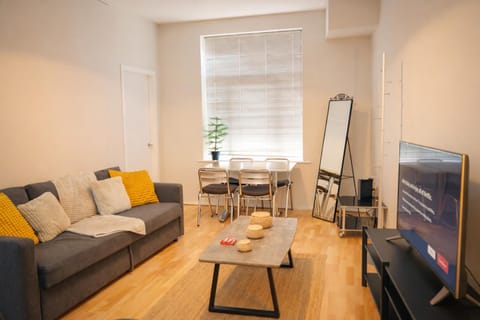 Living room, Seating area, Dining area, Evening entertainment