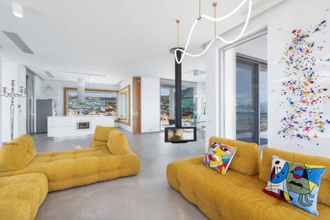 Communal lounge/ TV room, Winter, Summer, Balcony/Terrace, Living room, Photo of the whole room, Animals, Pets, Garden view, Mountain view, Pool view, Sea view, Time of day, Inner courtyard view, Facility for disabled guests, fireplace, internet, pet friendly, kitchen, acessibility, air conditioner