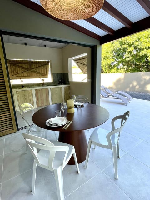 CASA M Peaceful haven with pool House in Les Abymes