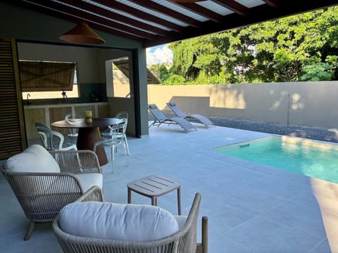 CASA M Peaceful haven with pool House in Les Abymes