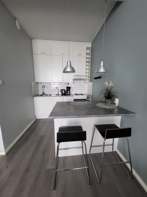 Coffee/tea facilities, oven, stove, kitchen