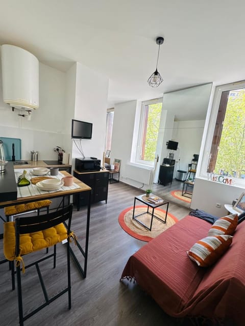 Communal lounge/ TV room, Kitchen or kitchenette, Seating area