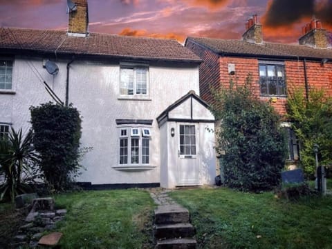 Property building, Spring, Day, Garden, Garden view