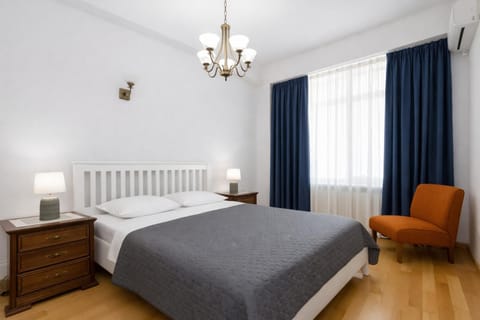 Bed, Living room, Photo of the whole room