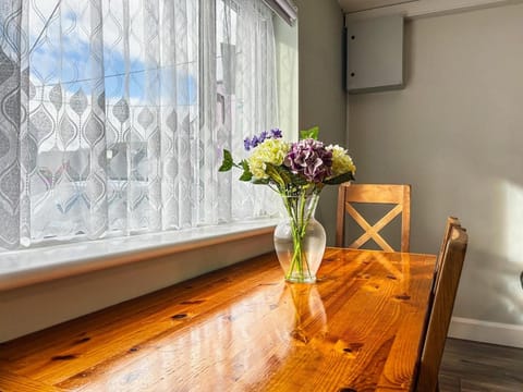 Large Townhouse at the Bridge - Town Centre House in Dingle