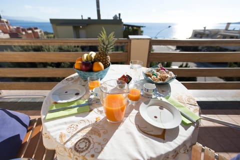 Day, View (from property/room), Balcony/Terrace, Food and drinks, Dining area, Sea view, Breakfast, Lunch, Drinks