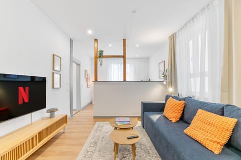TV and multimedia, Living room, Photo of the whole room, Seating area