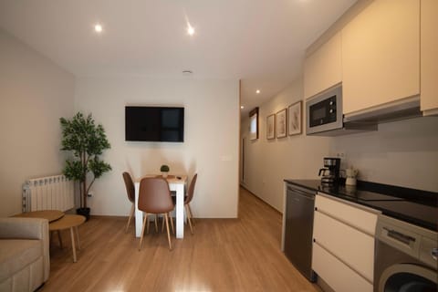 TV and multimedia, Kitchen or kitchenette, Seating area, Dining area