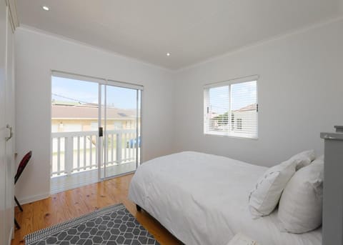 Patio, Patio, Bed, Balcony/Terrace, Balcony/Terrace, Bedroom, wardrobe