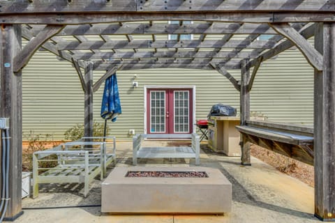 Waterfront Lake Hartwell Retreat with Indoor Hot Tub House in Lake Hartwell