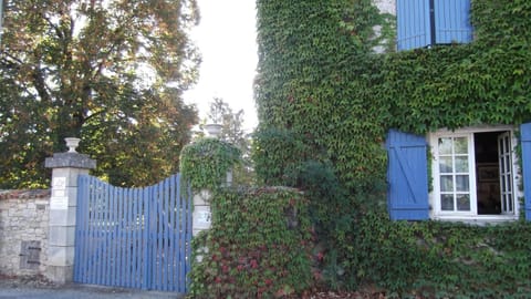 Property building, Facade/entrance, Logo/Certificate/Sign, Autumn