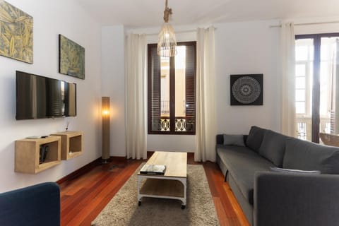TV and multimedia, Living room, Seating area, Evening entertainment