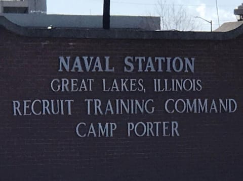 5BR Fully Fenced with 2 Living Rooms Family Ready Near Naval Base House in Illinois