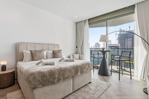 Bed, Balcony/Terrace, Photo of the whole room, Dining area