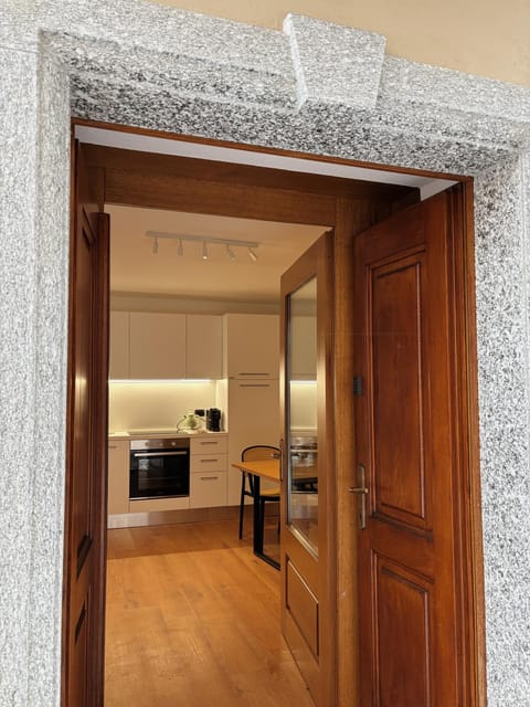 Kitchen or kitchenette, minibar