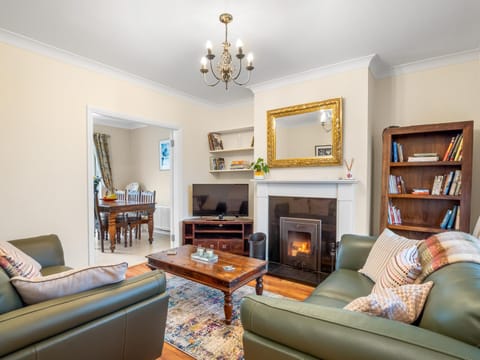 Communal lounge/ TV room, Living room