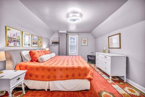 3rd Floor Retreat Near Cleveland Clinic & Downtown Apartment in Shaker Heights