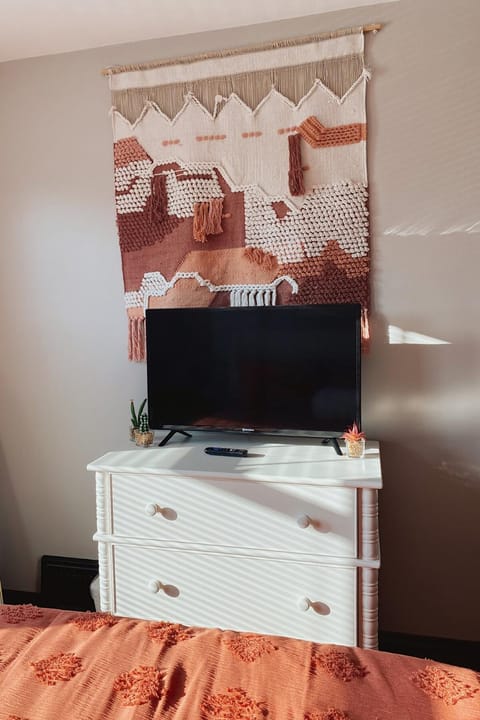 3rd Floor Retreat Near Cleveland Clinic & Downtown Apartment in Shaker Heights