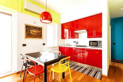Dining area, internet, microwave, kitchen, air conditioner