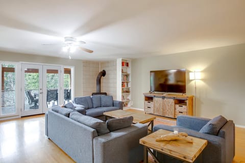 Mtn Views and Fire Pit! Spirit Lake Family Gem House in Kootenai County