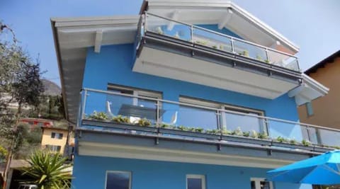 Property building, Day, Balcony/Terrace