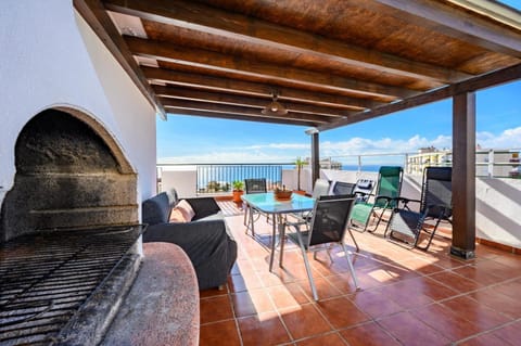 Property building, Balcony/Terrace, Living room
