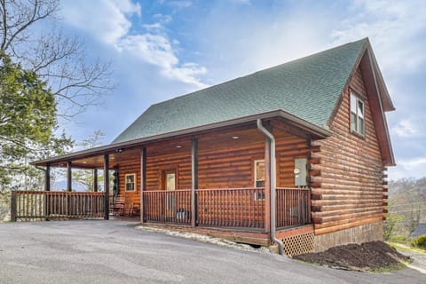 Mtn-View Gem with Hot Tub and Game Room in Sevierville House in Sevierville