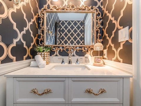 Beautiful Executive Home close to the Ocean House in Sidney