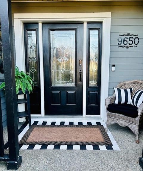 Beautiful Executive Home close to the Ocean House in Sidney