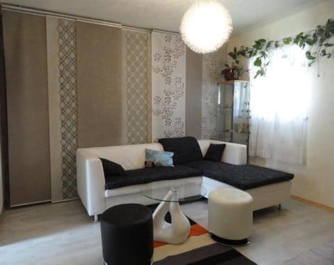 Photo of the whole room, Seating area