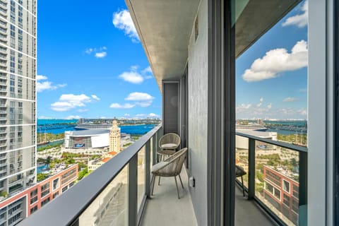 View (from property/room), Balcony/Terrace, City view