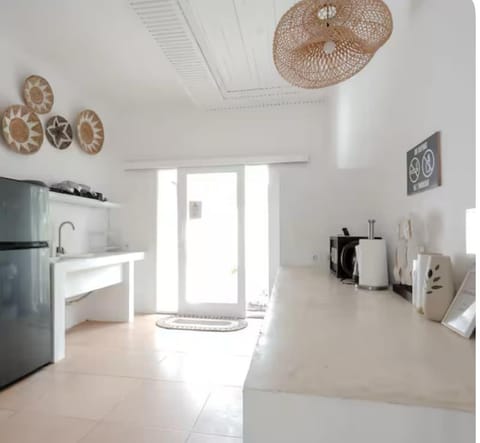 Tropical 6BR Villa - Steps from Canggu Beach Villa in North Kuta