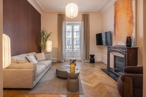 TV and multimedia, Living room, fireplace
