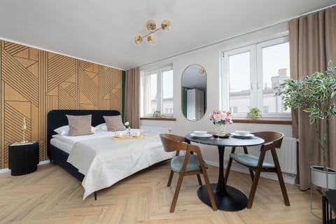 Bed, Seating area