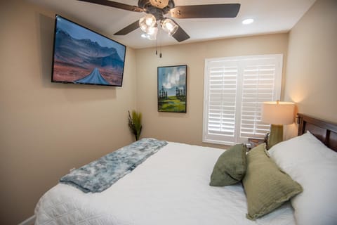 5 Star Luxury with Private Pool and Cozy Firepit House in Yuma