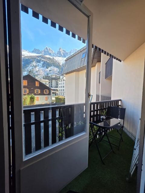 Balcony/Terrace, Mountain view