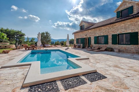 Facade/entrance, Swimming pool