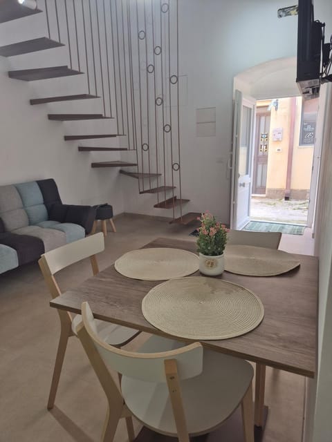 Living room, Dining area, kitchen