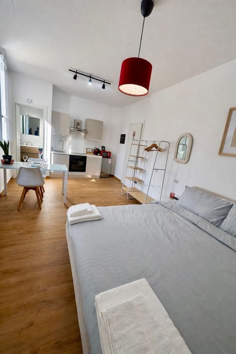 TV and multimedia, Kitchen or kitchenette, Living room, Photo of the whole room, Bedroom
