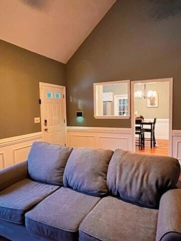 Mins to Parks • Private Fenced Yard • 3BR/Sleeps 6 House in Evans