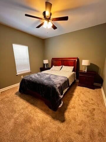 Mins to Parks • Private Fenced Yard • 3BR/Sleeps 6 House in Evans