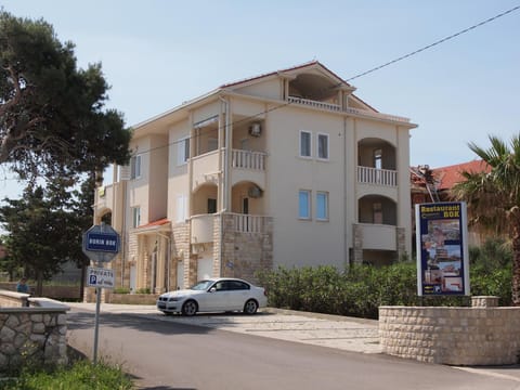 Street view, Parking