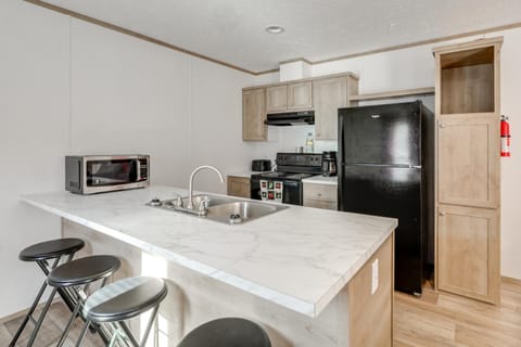 2 Mi to Lake Marion! Pet-Friendly Home with Yard House in Lake Marion