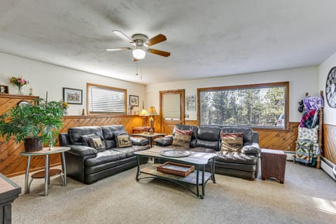 Pet-Friendly Pine Home Near Hiking and Fishing! Apartment in Park County