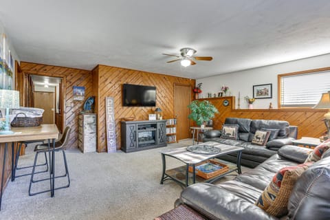 Pet-Friendly Pine Home Near Hiking and Fishing! Apartment in Park County