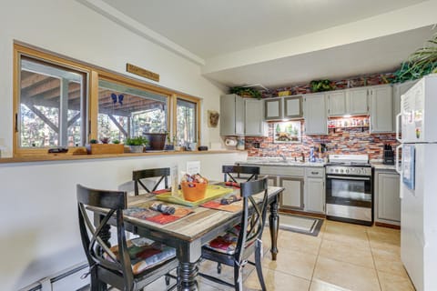 Pet-Friendly Pine Home Near Hiking and Fishing! Apartment in Park County